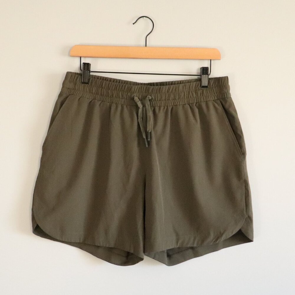 Mondetta Women's Medium Green Activewear Stretch Pocket‎ Drawstring Shorts